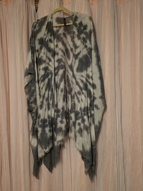 Torrid Gray & White Tie-Dye Kimono One Size